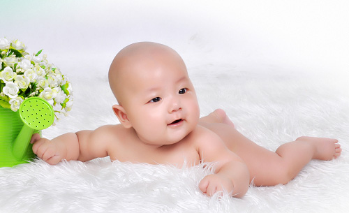 试管婴儿移植的时候医生知道吗？利弊有哪些？
